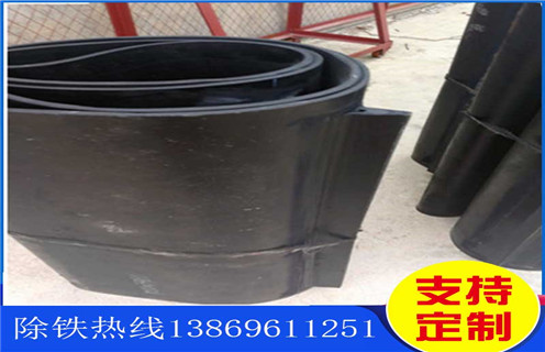 除鐵器皮帶,湖北除鐵器專用皮帶叫什么_浙江皮帶式除鐵器訂制跑偏原因及如何調(diào)_刮板價(jià)格 除鐵器皮帶,湖北除鐵器專用皮帶叫什么_浙江皮帶式除鐵器訂制跑偏原因及如何調(diào)_刮板價(jià)格