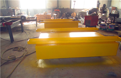 永磁自卸式除鐵器，湖南訂購(gòu)永磁自卸式除鐵器_如何卸鐵國(guó)家標(biāo)準(zhǔn)安裝工作視頻_湖南訂購(gòu)永磁自卸式除鐵器型號(hào)